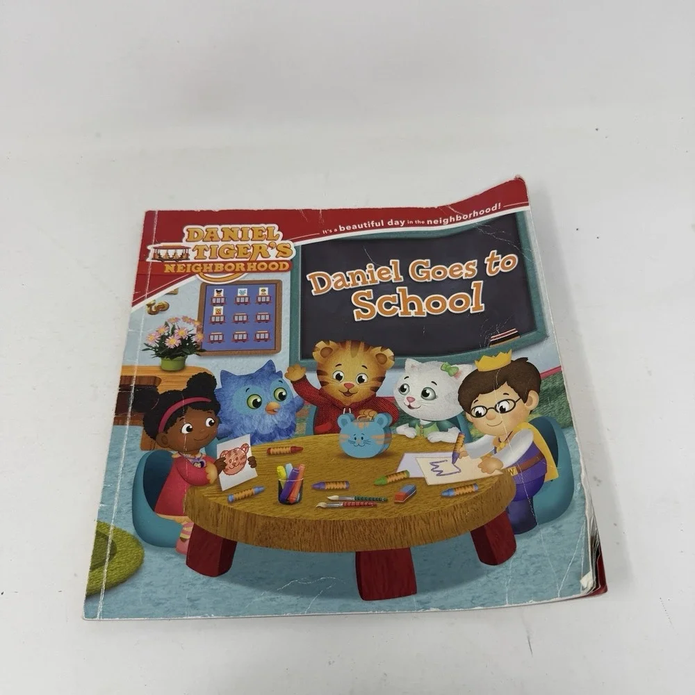 Daniel Tiger's Neighborhood Books Lot Of 6 HCs & PBs - Daniels Goes Potty +